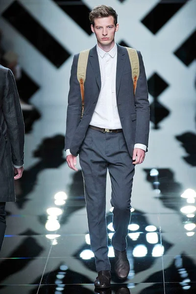 Look 17
